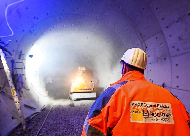 Bauarbeiten im Tunnel unter der Bahn in Rastatt  | Foto: dpa