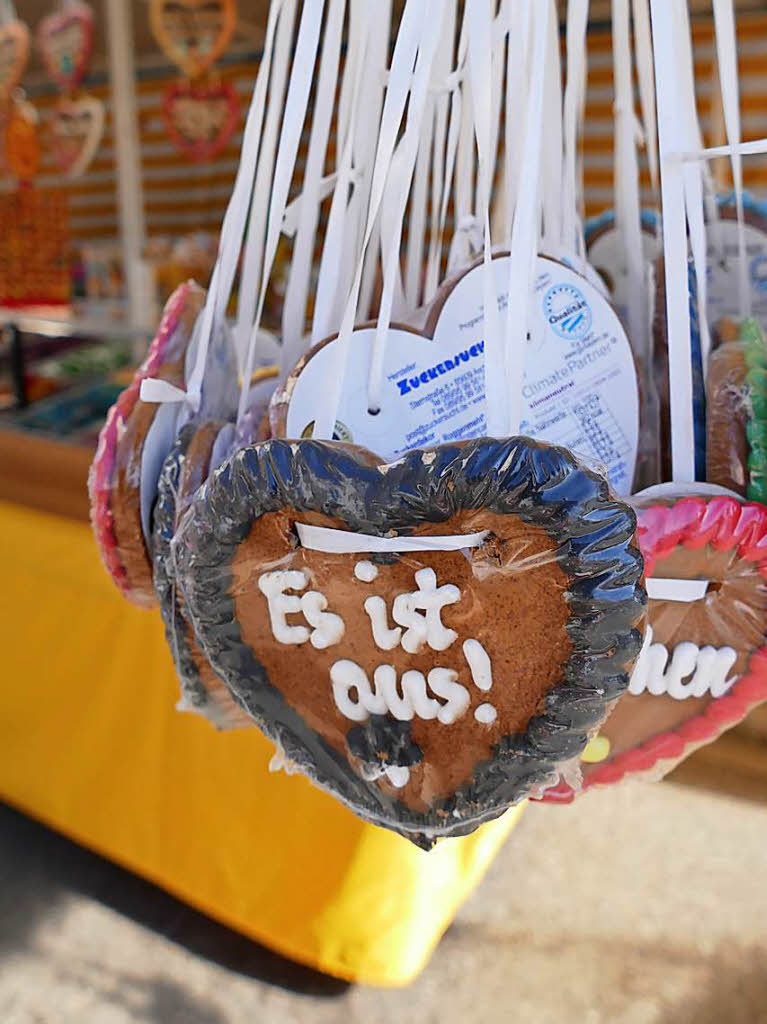 Manche Lebkuchenherzen haben schlechte Nachrichten.