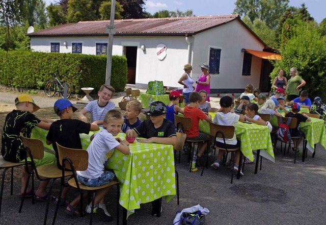 Einen Rohbernstein in  ein glnzendes ...dern zum Auftakt des Ferienorogrammes.  | Foto: M. Spring