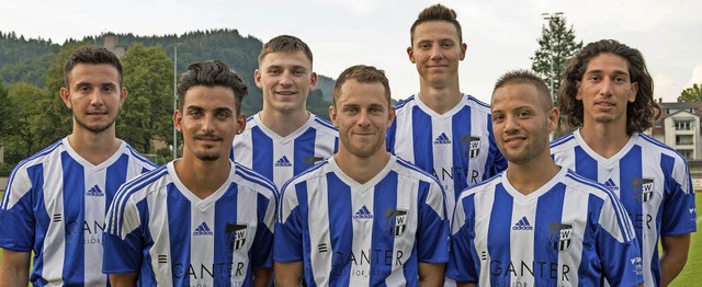 Neu beim FC Waldkirch sind Alessio Ern...nd Omar Kassassir (vorne, von links).   | Foto: Helmut Rothermel