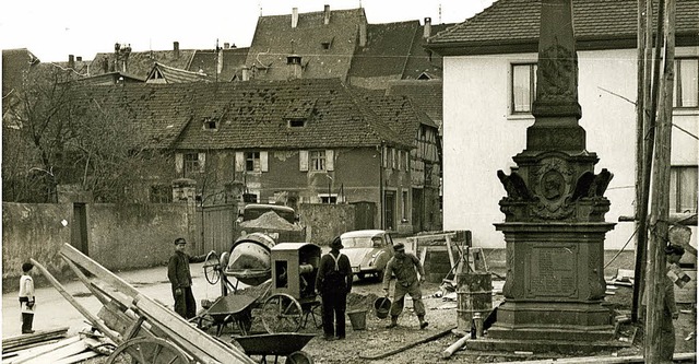 Historische Aufnahme von den Bauarbeit...ter dem Denkmal der Neubau Johannsen.   | Foto: Repro: Stadtarchiv