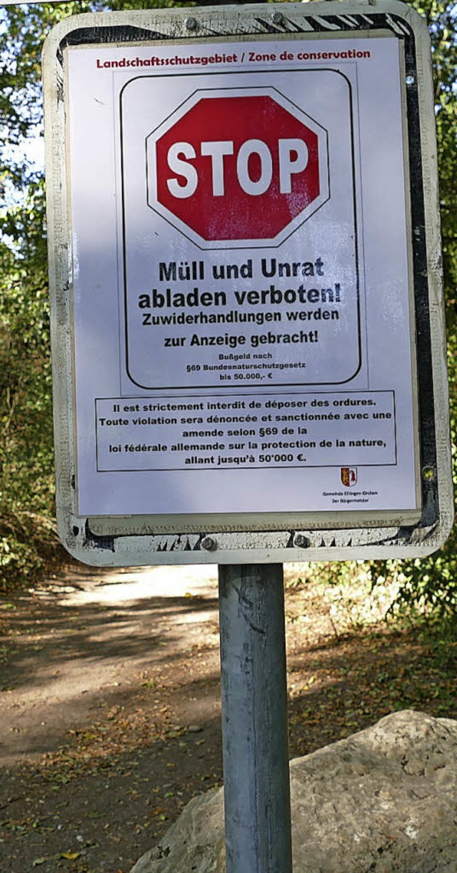Neue, zweisprachige Schilder stellen a...chaftsschutzgebiet teuer werden kann.   | Foto: Langelott