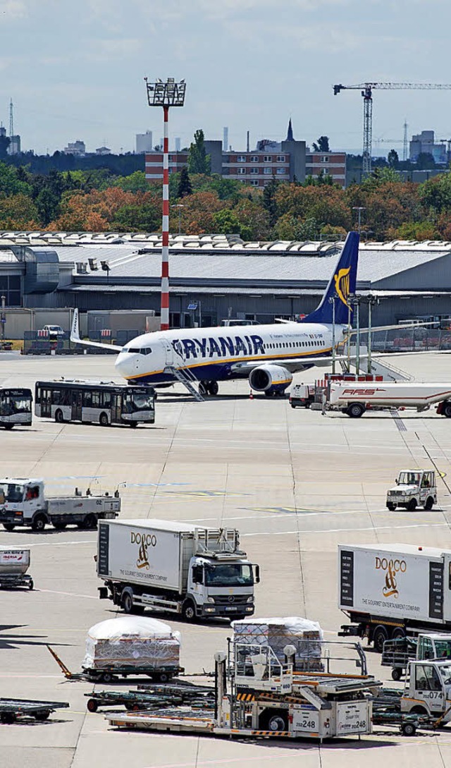 Viele Ryanair-Flugzeuge blieben amBoden.   | Foto: DPA