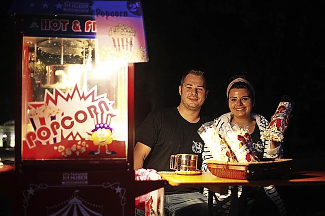 Wer will Popcorn? Timothy Scherer und ...o beim Kino-Open-Air im Schlosspark.    | Foto:  Lukas Reinhardt