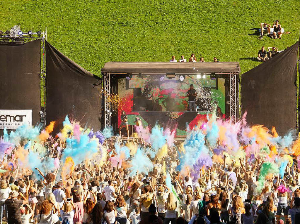 Neustadt treibt es bunt: Holi Festival an der Schanze mit rund 2500 Besuchern. <?ZP?>
