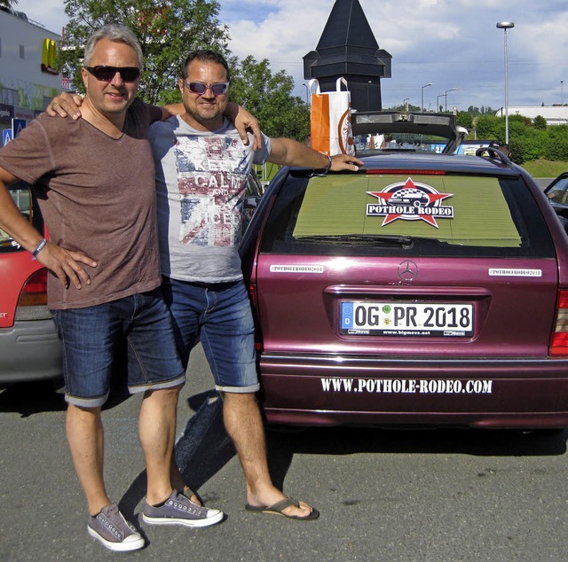 Bernd Leistler und Gerold Huber vor ih... sie 8500 Kilometer zurckgelegt haben  | Foto: Privat