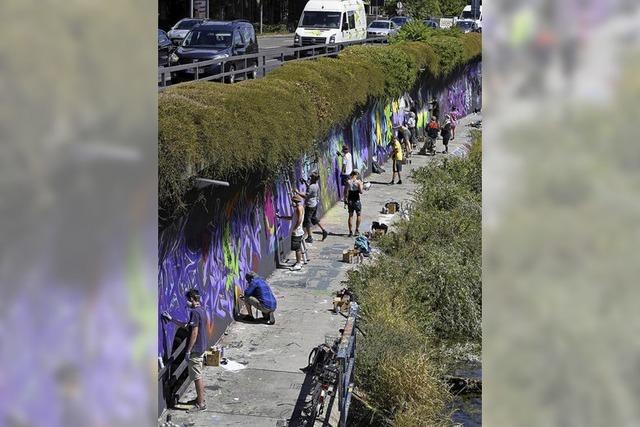 Neue Graffiti zieren die Schwabentorbrücke