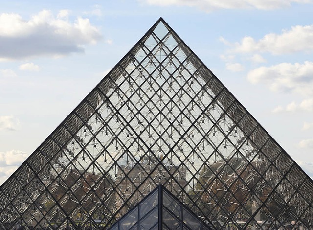 Die Pyramide vor dem Louvre   | Foto: AFP