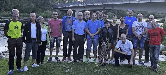 Die Mnner und Frauen des Lauftreffs P...an der blauen Donaubrcke in Pfohren.   | Foto: privat