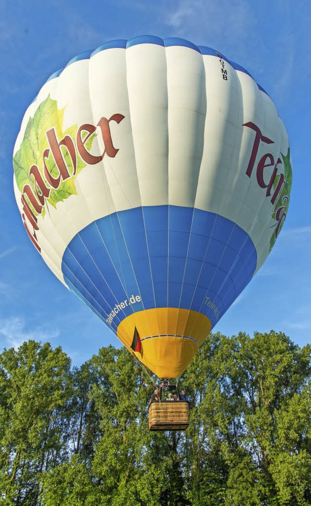 Und schon ist es so weit: Der Ballon steigt in die Hhe.   | Foto: Olaf Michel