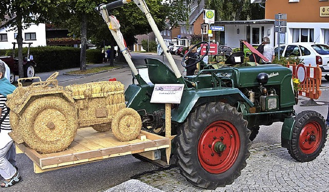 Der Zapfwellenverein besuchte mit liebevoll restaurierten Traktoren das Fest.  | Foto: Stefan Pichler