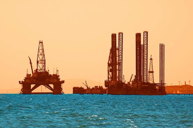 Gewaltige Rohstoffvorkommen werden ver...rhalb  des Kaspischen Meers befinden.   | Foto: stock.adobe.com