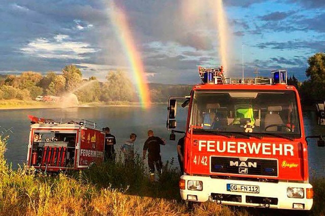 Die Wasserfontnen wurden zu Regenbogen.  | Foto: Feuerwehr Schuttern