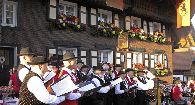 Der Mnnergesangverein Liederkranz, zu...Eintracht&#8220;, bei der Feierstunde.  | Foto: Ulrike Spiegelhalter