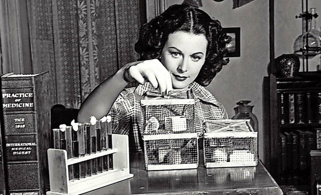 Hedy Lamarr im Labor  | Foto: The Everette Collection