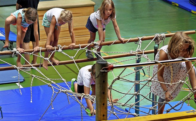 Bei den heien Temperaturen drauen ma...port und Spiel in der Halle viel Spa.  | Foto: Privat