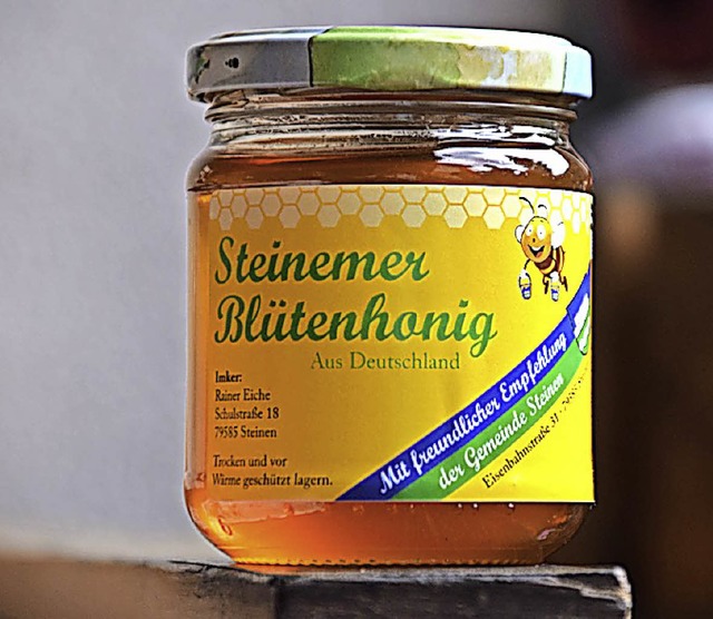 Den seit Kurzem von den Bienen in komm...  Bltenhonig verschenkt die Gemeinde.  | Foto: Stefan Ammann