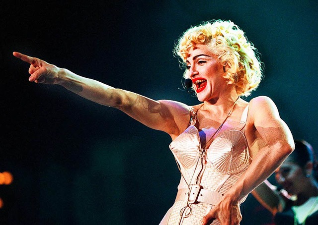 1990 zeigte Madonna sich im Kegel-Bustier von Jean-Paul Gaultier  | Foto: dpa