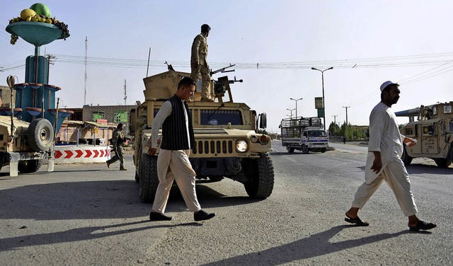 Sicherheitskrfte der Regierung patrou...fghanischen Provinzhauptstadt Ghazni.   | Foto: dpa