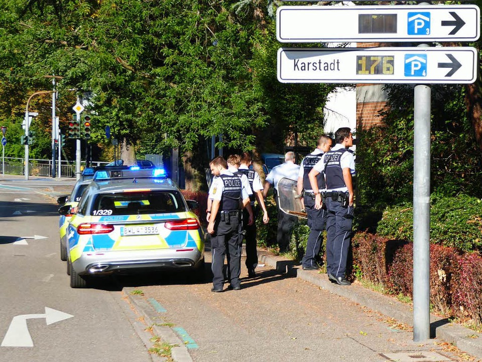 Überall in Offenburg fahndeten Polizei...h des Freiburger Platzes festgenommen. 