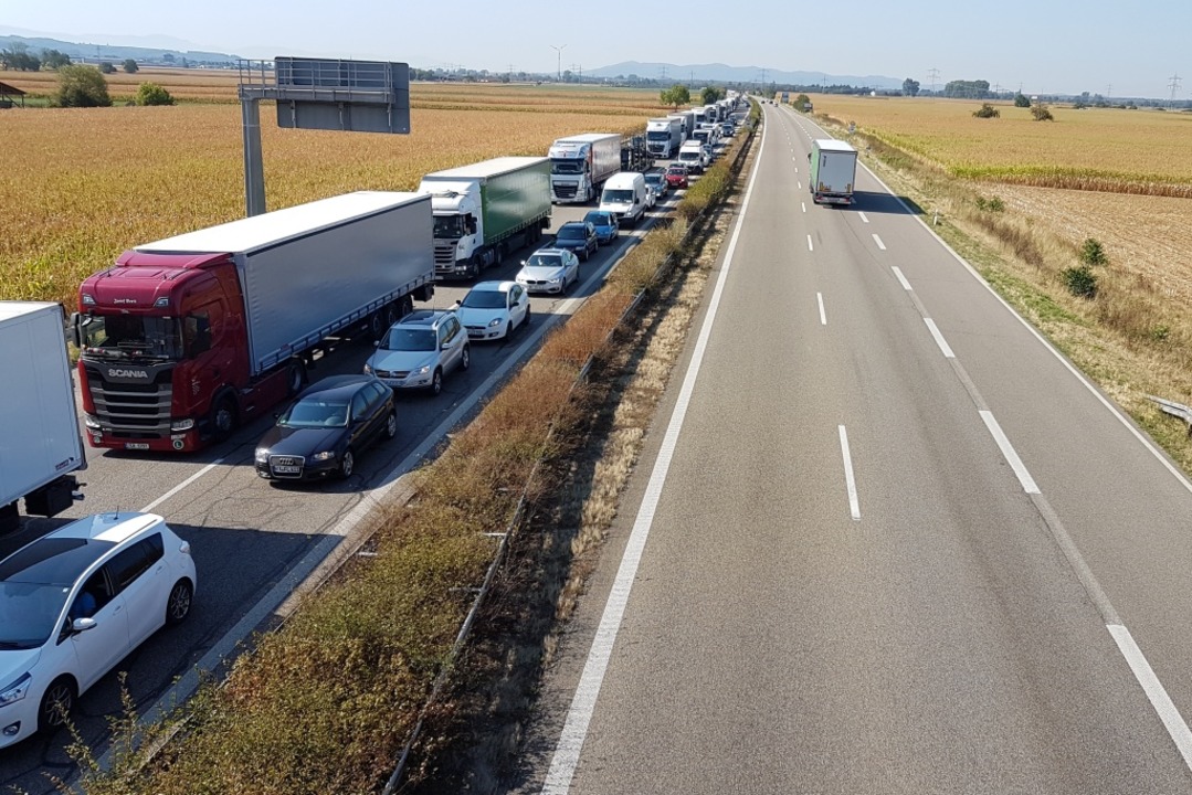 Gen Norden staut sich der Verkehr auf der A5  | Foto: Karl Kovacs