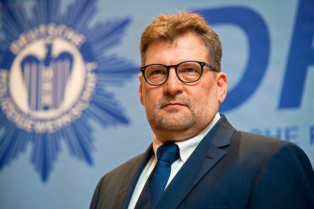 Ralf Kusterer, Landesvorsitzender der ...ill dem Polizeinachwuchs Beine machen.  | Foto: dpa