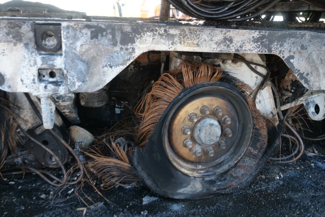 Ein Reifen soll wegen eines technischen Defekts Feuer gefangen haben.  | Foto: Patrick Kerber