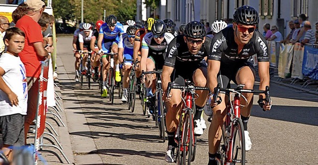 <BZ-FotoAnlauf>Radsport:</BZ-FotoAnlau...heimern Tim Nuding an Position zwei.    | Foto: Team