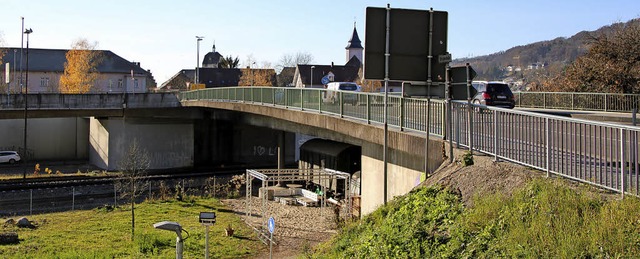 Die Kolpingbrcke in Waldshut wird ab ...ll trotz der Arbeiten weiter flieen.   | Foto: Julian Kares