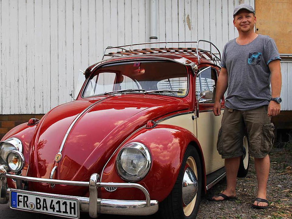 Viktor hat mehrere Fahrzeuge - hier sein restaurierter Käfer  | Foto: Anna Lob