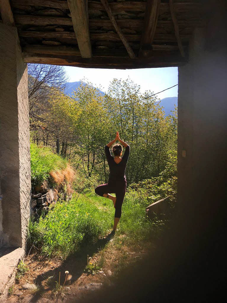 Verona Teuchert: Yoga, das Bild entstand in Cursolo (Piemont) bei unserem Ferienhaus.
