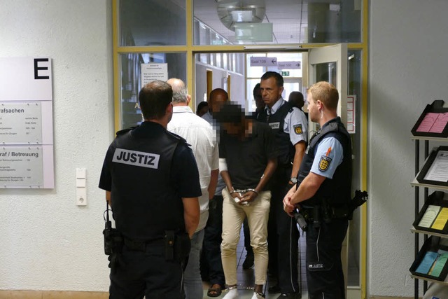 Der 26 Jahre alte Tatverdchtige wird ...n am Amtsgericht Offenburg vorgefhrt.  | Foto: Helmut Seller