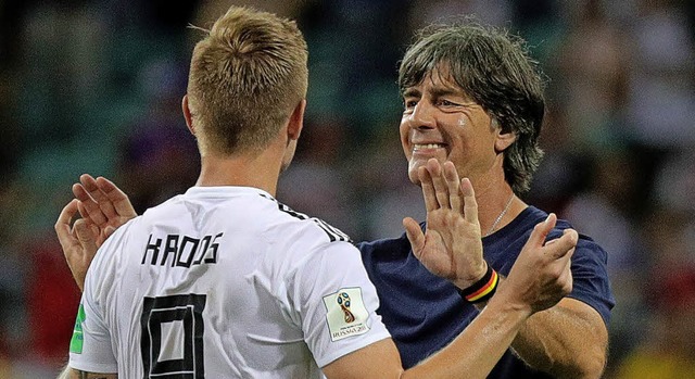 Knnen oder wollen nicht aufeinander v...ni Kroos und Bundestrainer Joachim Lw  | Foto: dpa