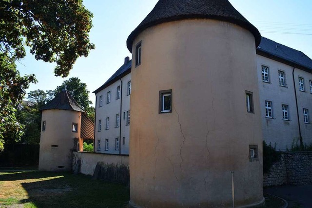 Schloss, Kirche und  der Rest von Kirc...bergt unter anderem Teile der Schule.   | Foto: Frank Schoch