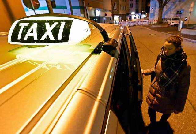 Das Frauen-Nachttaxi in Freiburg hat nur 20 Fahrgste pro Monat  | Foto: Michael Bamberger