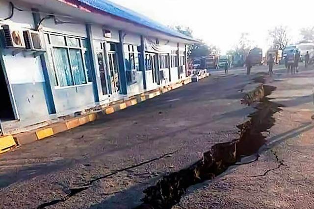 Mindestens zehn Tote bei neuem Erdbeben in Indonesien