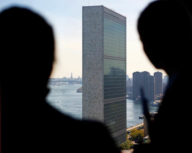 Der Hochhausklotz im Hintergrund ist das UN-Gebude in New York.   | Foto: dpa