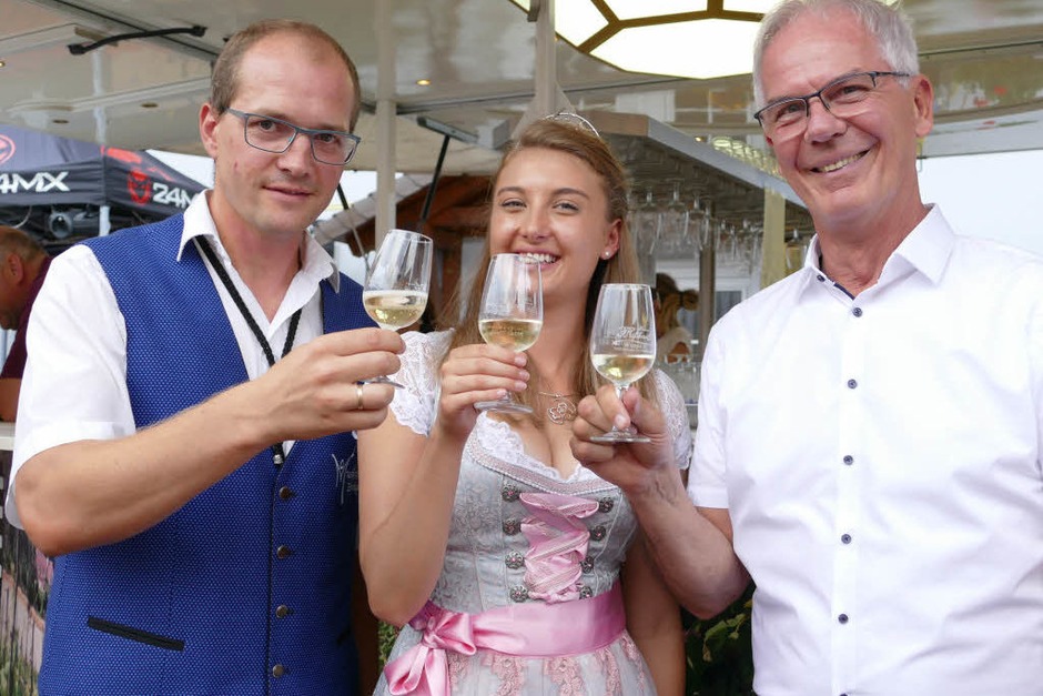 Die Eröffnung – Zum Wohl! (Foto: Nikola Vogt) Die Eröffnung – Zum Wohl! (Foto: Nikola Vogt)