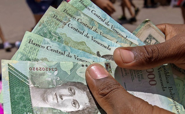 Die venezolanische Whrung Bolivar ist nichts mehr wert.   | Foto: AFP