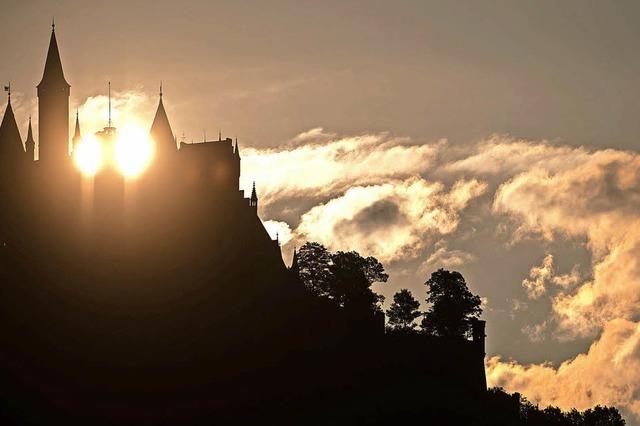 Sonnenaufgang hinter der Burg Hohenzollern