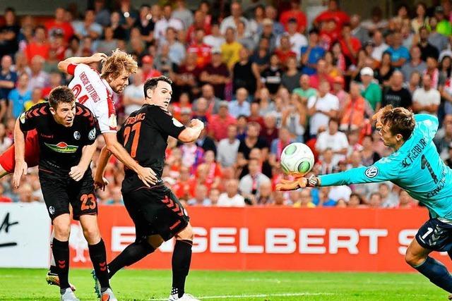 Zitterpartie: SC Freiburg gewinnt nach Elfmeterschieen in Cottbus