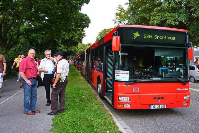 Zu den Heimspielen des SC Freiburg in ...n. Neu ist ein Bus aus Donaueschingen.  | Foto: Sdbadenbus