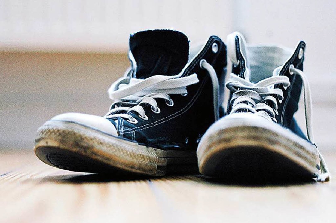 Was man beim Turnschuh-Tango nicht vergessen sollte? Seine Turnschuhe!  | Foto: photocase.de/ Jan Werner