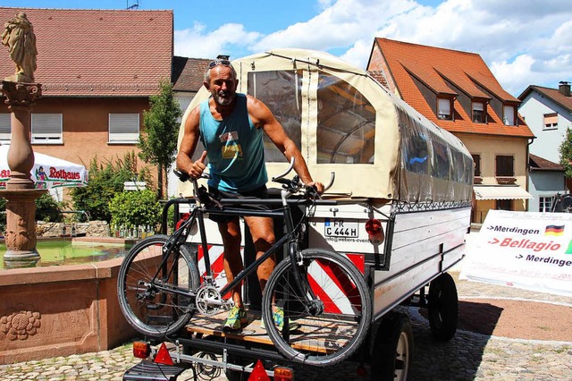 Auf seine Tour hatte Kilian Weber auch ein Fahrrad mitgenommen.  | Foto: Mario Schneberg