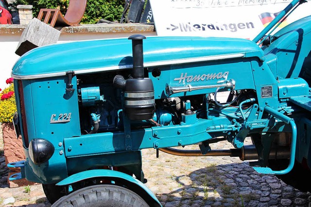Der alte Hanomag-Traktor, Baujahr 1961, meisterte auch zwei hohe Alpenpsse.  | Foto: Mario Schneberg