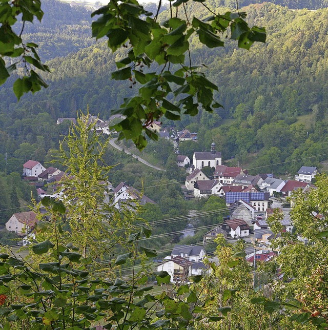 Grimmelshofen aus der Perspektive eines der umliegenden Aussichtspunkte.   | Foto: Johannes Renner