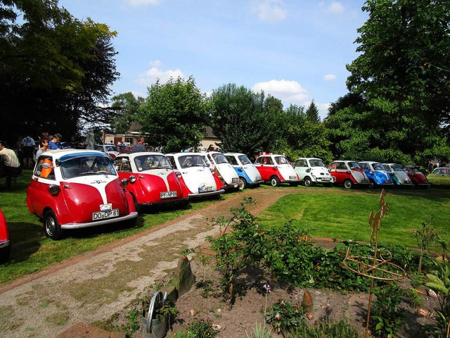 Isetta-Alarm: 175 der bunten, kleinen ...ahrestreffen in Reichenbach bestaunen.  | Foto: Isetta-Club Deutschland