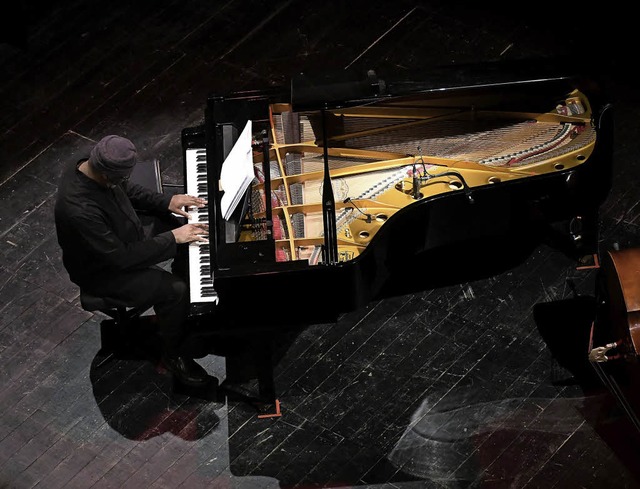 Ein Pianist, wie auf einer Klanginsel,...ich versunken: Pat Thomas in Mulhouse   | Foto: sebastien bozon