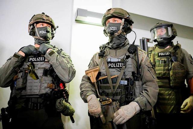 GSG-9 rckt in Berlin zur Festnahme eines russischen Staatsbrger an