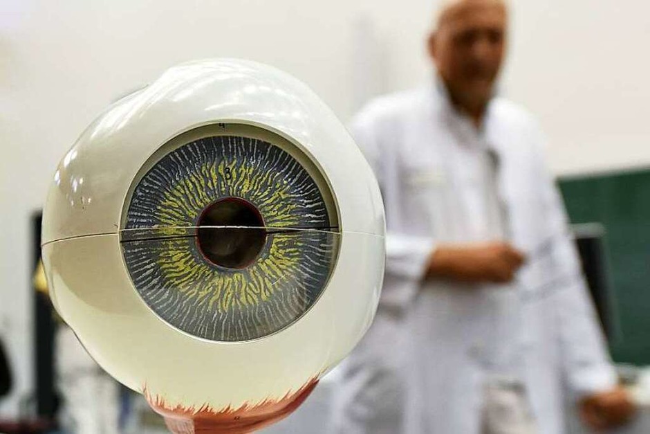 Spannende Einblicke ins Auge gab’s für BZ-Leserinnen und -Leser in der Augenklinik. (Foto: Rita Eggstein) Spannende Einblicke ins Auge gab’s für BZ-Leserinnen und -Leser in der Augenklinik. (Foto: Rita Eggstein)